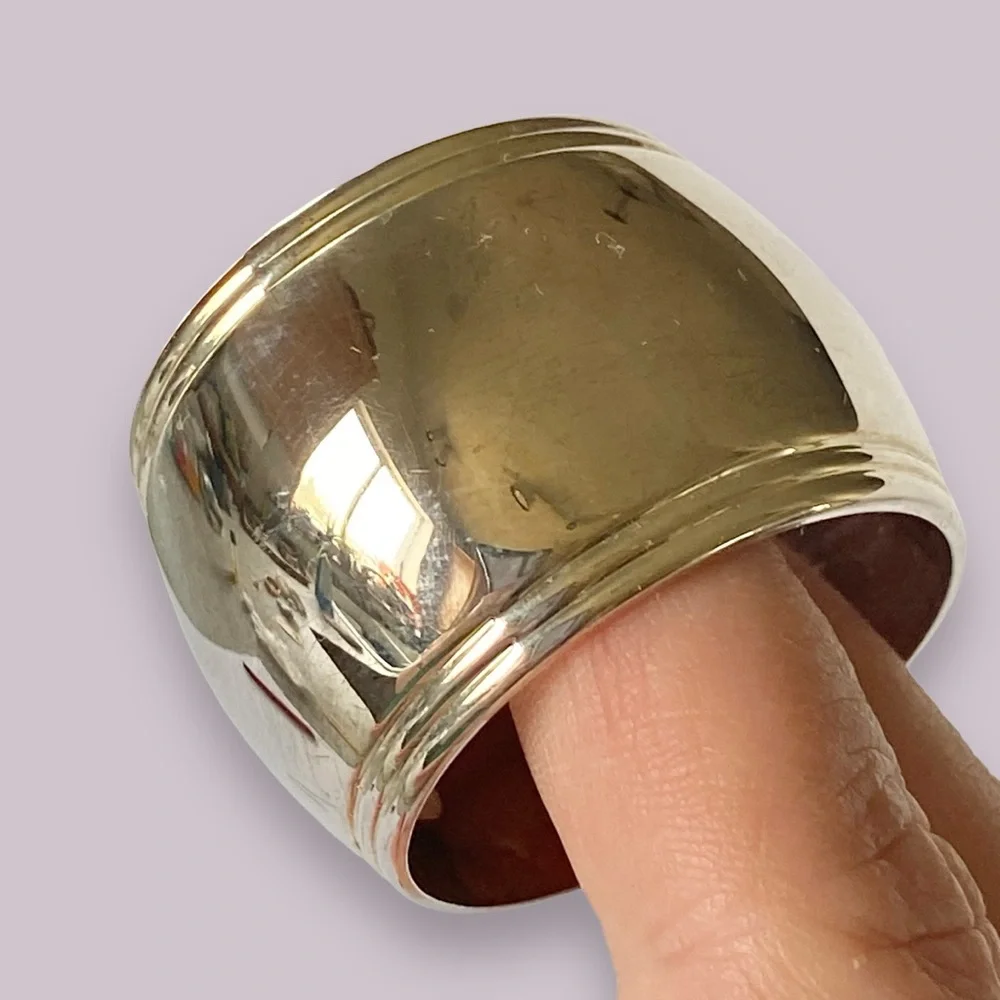 Crate&Barrel Silver Tone Heavy Oval Napkin Rings Set of 4